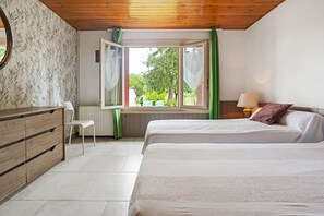 3 bedrooms, iron/ironing board, WiFi, wheelchair access