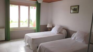 3 bedrooms, iron/ironing board, WiFi, wheelchair access