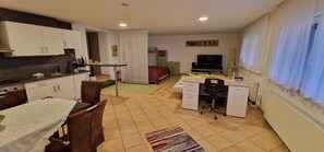 1 habitación, tabla de planchar con plancha, wifi y ropa de cama 