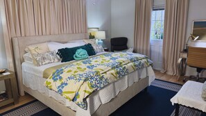 3 bedrooms, in-room safe, desk, iron/ironing board