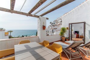 Outdoor dining - Casa Bengeo - Two Bedroom Apartment, Sleeps 4 (Nerja)