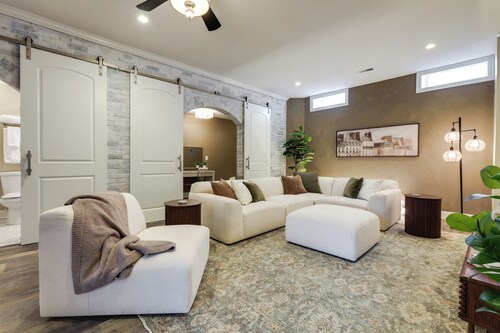 Walk to OTR! Hot Tub & Movie Room at Cincy Condo