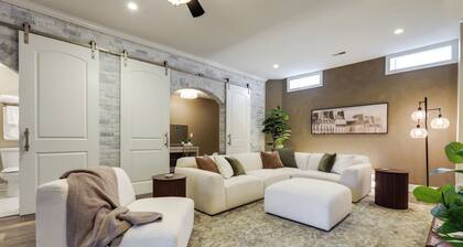 Walk to OTR! Hot Tub & Movie Room at Cincy Condo