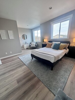 3 bedrooms, iron/ironing board, WiFi, bed sheets