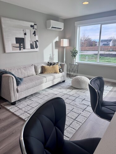 Brand new 3 bedroom 2 1/2 bath home in desirable North Albany