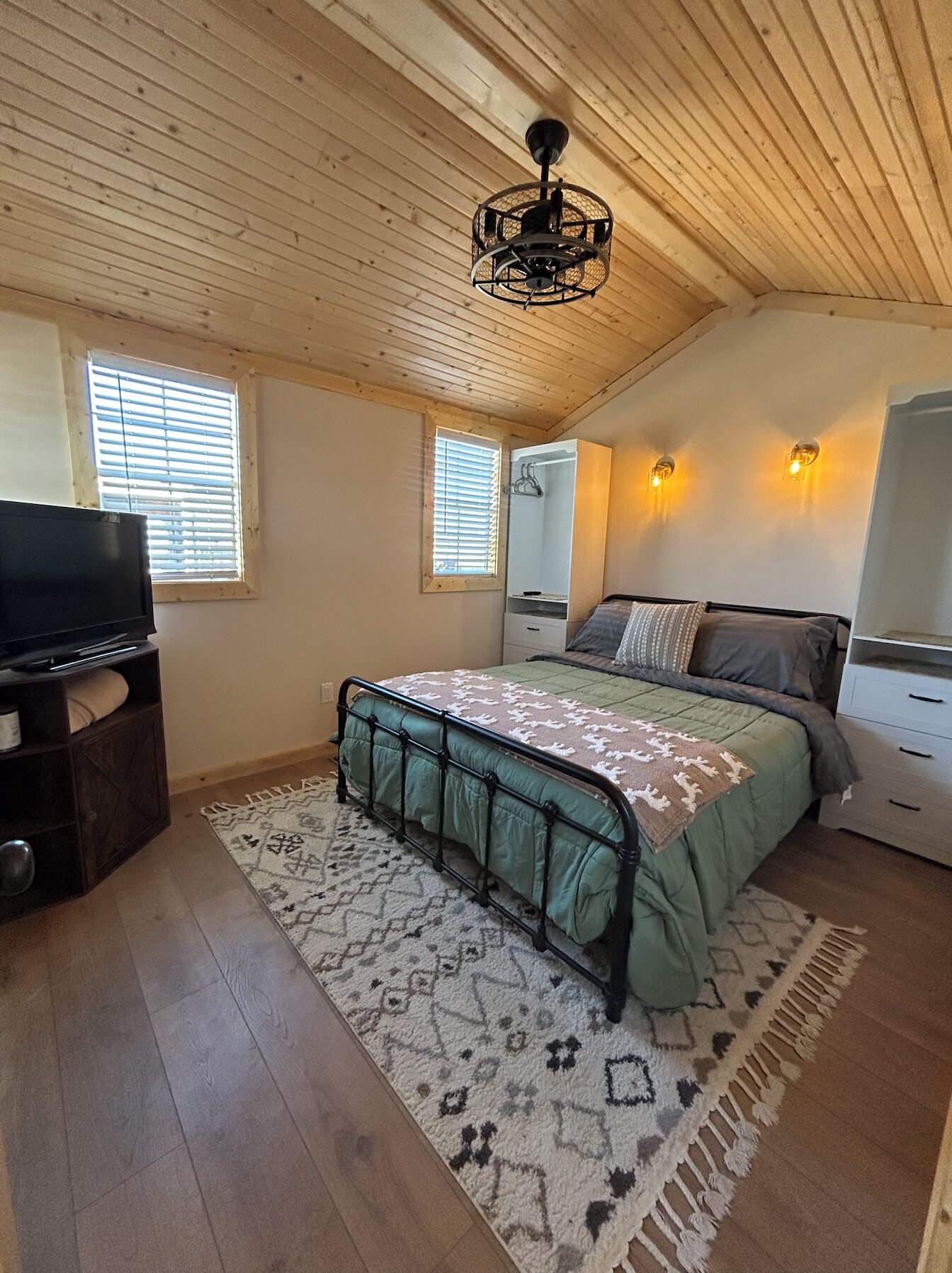 2 quartos, acesso à internet, roupa de cama