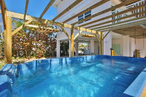 Unclassified image, 5 of 87, button