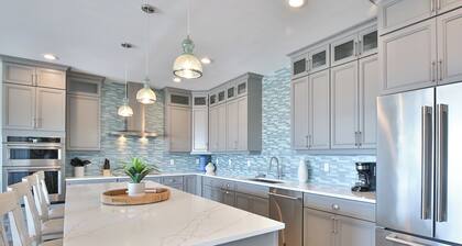 Steps to Beach | SwimSpa | Elevator | Luxury