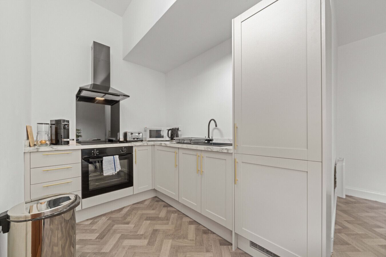 雪櫃、微波爐、焗爐、爐具