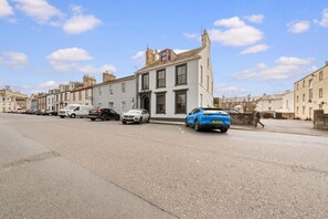 Exterior - The Manor - Beachwalk Apartments (North Lanarkshire)