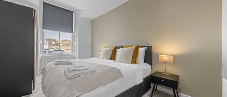 2 Schlafzimmer, Schreibtisch, Bügeleisen/Bügelbrett, WLAN