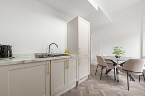 Dining - The Manor - Beachwalk Apartments (North Lanarkshire)