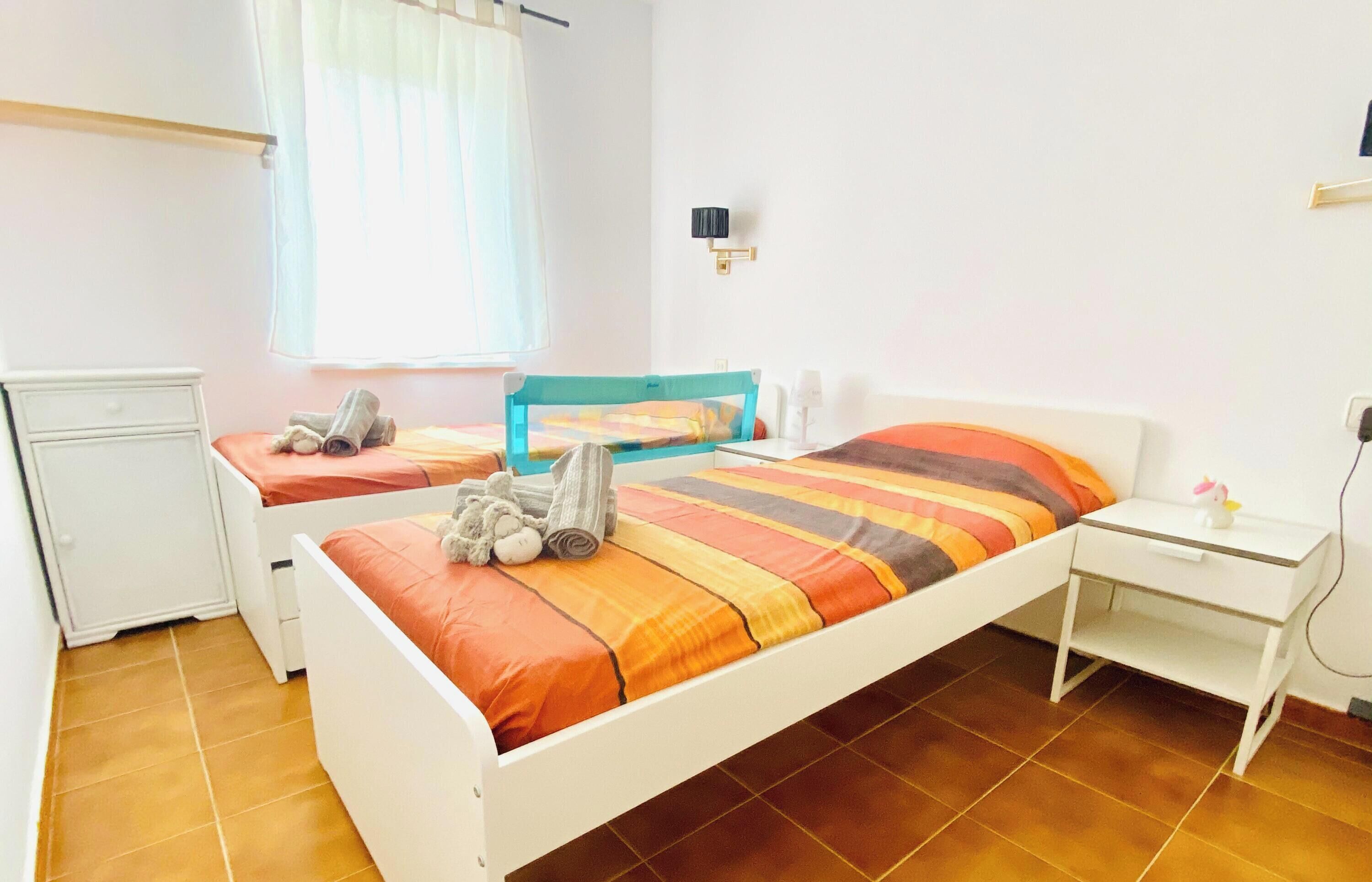 2 slaapkamers, een strijkplank/strijkijzer, wifi, beddengoed