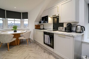 Uklassifisert bilde, 3 av 8, knapp