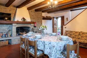 Dining - Casa Marta - Le Case di Quota: Mountain View, Private Terrace & Wi-Fi (Quota)