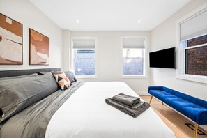 3 habitaciones, tabla de planchar con plancha, wifi y ropa de cama 