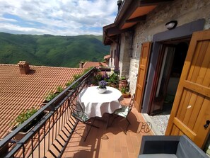 Outdoor dining - Apartment 'Casa Resi - Le Case di Quota' (Quota)