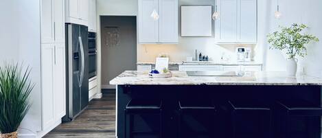 Mikroaaltouuni, uuni, liesi, astianpesukone