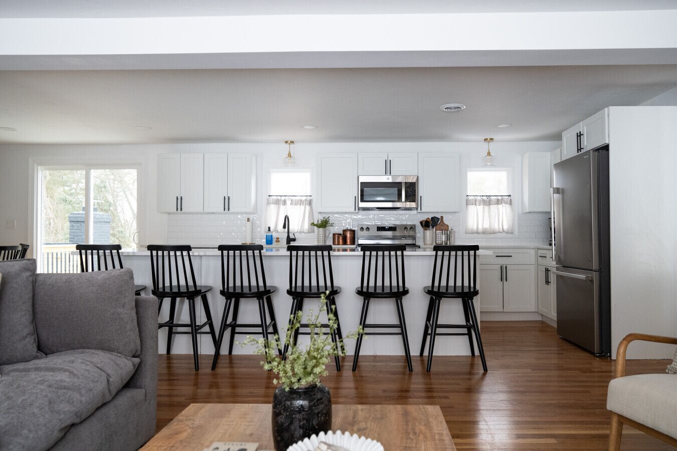 Geladeira, micro-ondas, fogão, cooktop