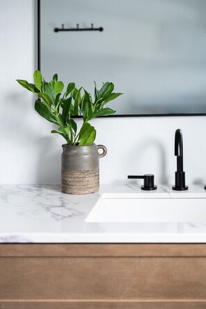 Unclassified image, 5 of 34, button