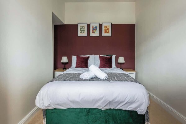 Iron/ironing board, WiFi (free), bed sheets