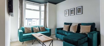 Stylish & comfy 3 bed house