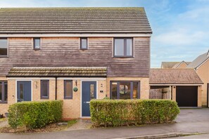 Exterior - Modern and comfortable 3 bed house (Bedford)