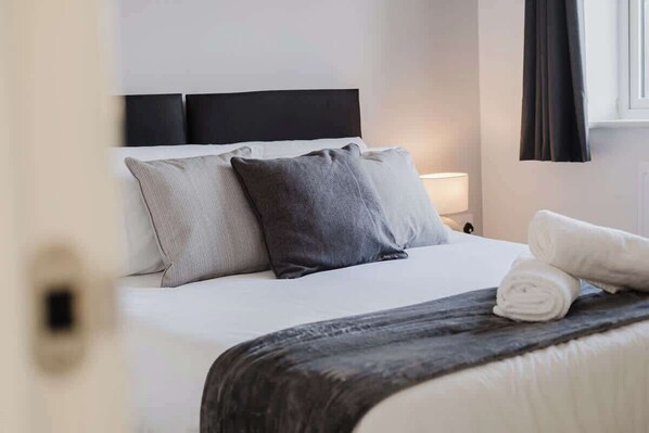 Iron/ironing board, WiFi (free), bed sheets