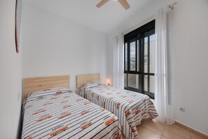 2 dormitorios, tabla de planchar con plancha, wifi y ropa de cama