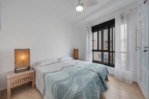 2 slaapkamers, een strijkplank/strijkijzer, wifi, beddengoed