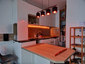 Fridge, microwave, oven, stovetop