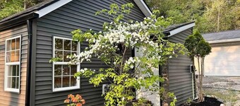 Cedar Valley Cottage - Ideal Location.  Full Amenities.