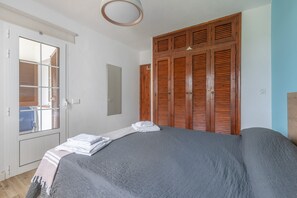 2 habitaciones, tabla de planchar con plancha, wifi y ropa de cama 