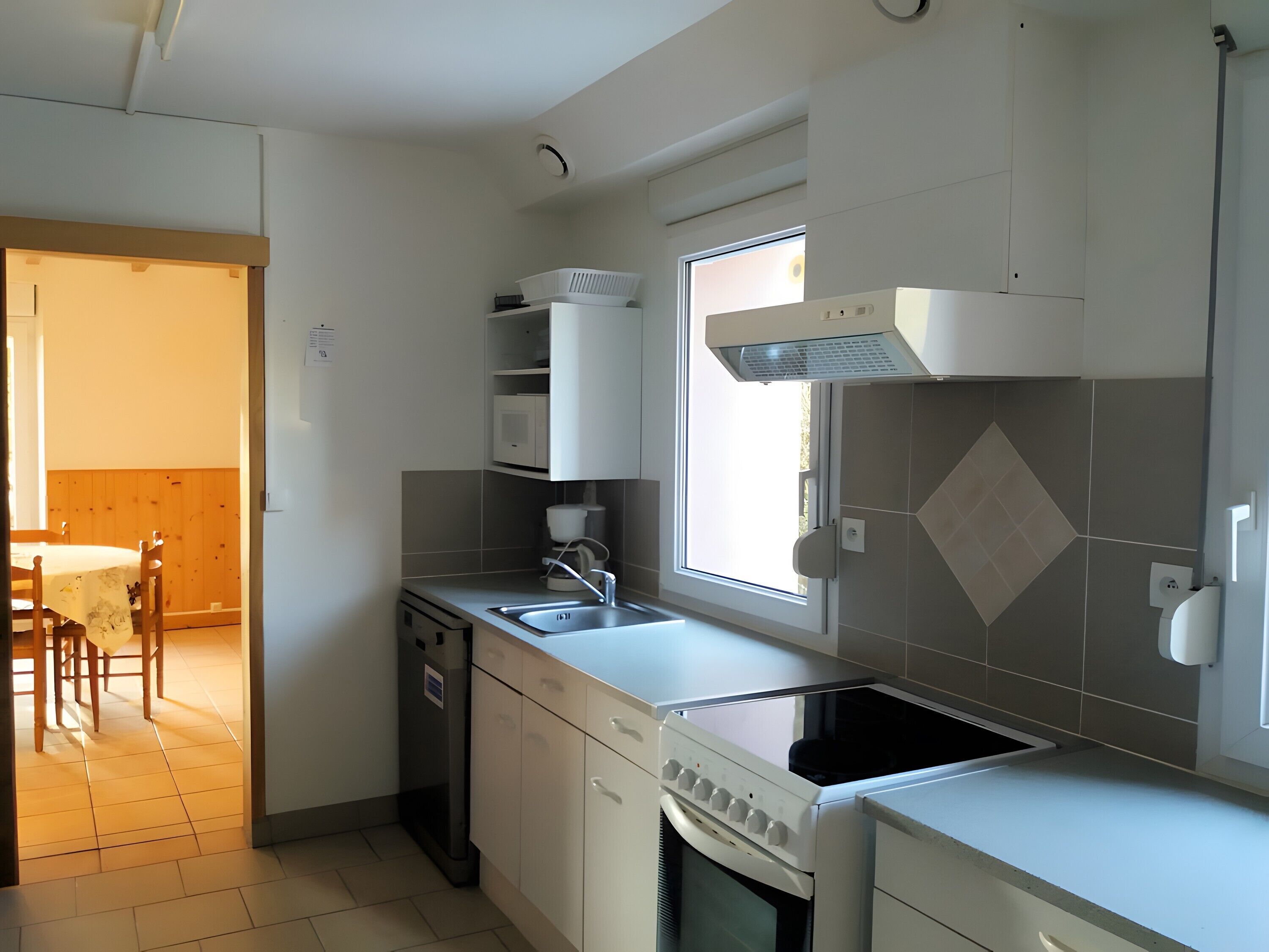 冰箱、微波炉、烤箱、炉灶