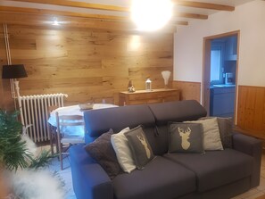 Televisión y chimenea 