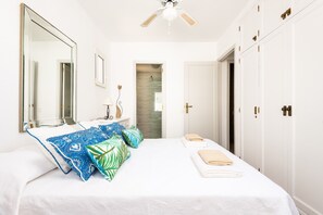 2 bedrooms, iron/ironing board, WiFi, bed sheets