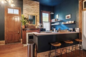 ثلاجة، ميكروويف، فرن، موقد طهي مسطح