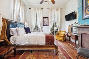9 bedrooms, desk, iron/ironing board, WiFi - Historic Tremé  Manor,  Steps from French Quarter 9br/3ba (New Orleans)