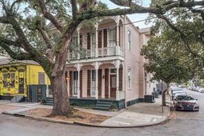 Exterior - Historic Tremé  Manor,  Steps from French Quarter 9br/3ba (New Orleans)