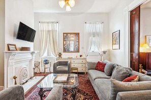 Luokittelematon kuva, 2 kautta 32, painike