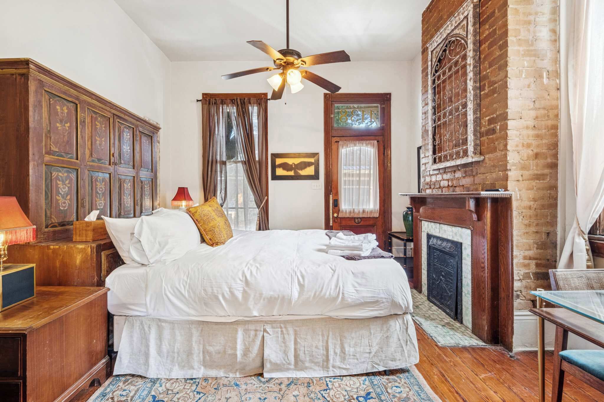 9 bedrooms, desk, iron/ironing board, WiFi