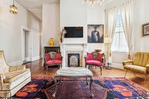 Luokittelematon kuva, 5 kautta 32, painike