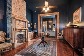 المنشأة من الداخل