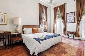 9 bedrooms, desk, iron/ironing board, WiFi - Historic  Manor, Steps from French Quarter 9br/3ba (New Orleans)