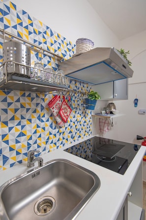 Family Apartment, City View | Private kitchen | Mini-fridge, espresso maker, cookware/dishes/utensils, dining tables - Palazzo Pistorius Case Vacanza (Naples)