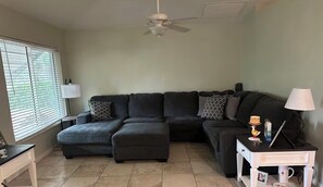 Living area - Home away from home in avon park (Avon Park)
