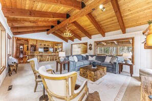 Televisio, takka, työhuone