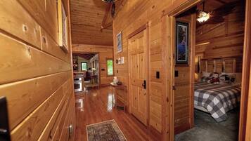 6 chambres, bureau, fer et planche Ă repasser, lit parapluie