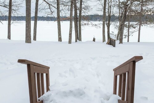 Bayview Cottage 3BR Fireplace Lakefront