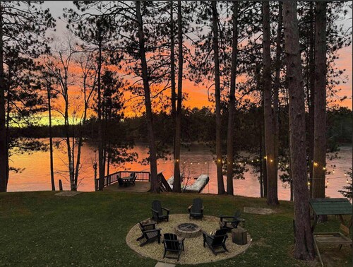 Dog-Friendly Home with Dock, Kayaks, Hot Tub, Game Room & AC!